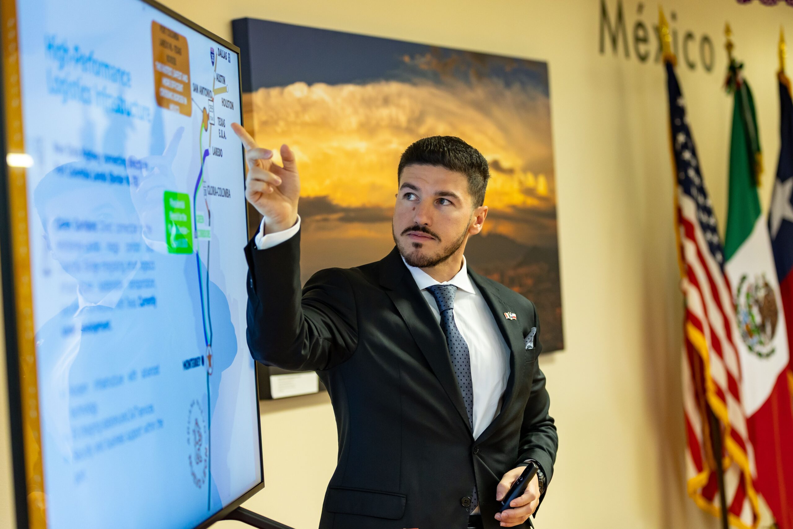 Samuel García presenta un plan que posiciona a la región como el centro de 20 encuentros mundialistas junto a EUA.