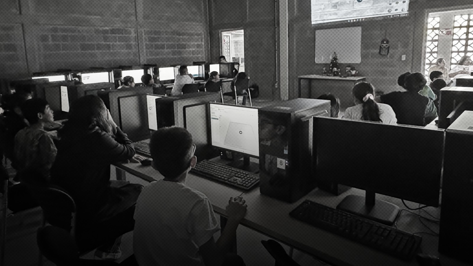 La Federación impulsa la construcción de una preparatoria y un centro comunitario en Escobedo para fortalecer la educación y el desarrollo social.