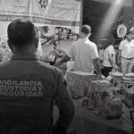 Internos del penal de Altamira exhiben sus creaciones en la Fiesta de Abril, impulsando su economía y reinserción social.