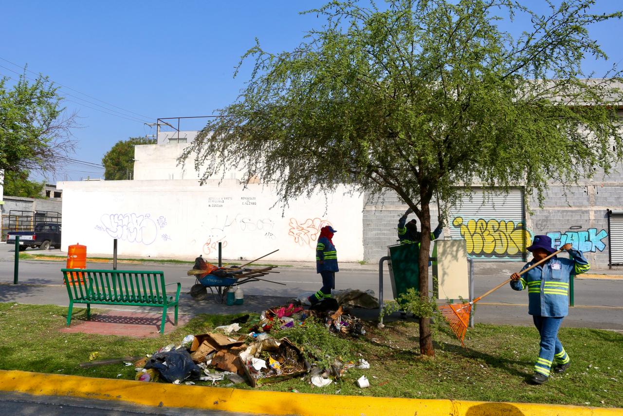 Una jornada de limpieza en Monterrey reunió a ciudadanos y autoridades para retirar toneladas de desechos en la avenida Plumbago.