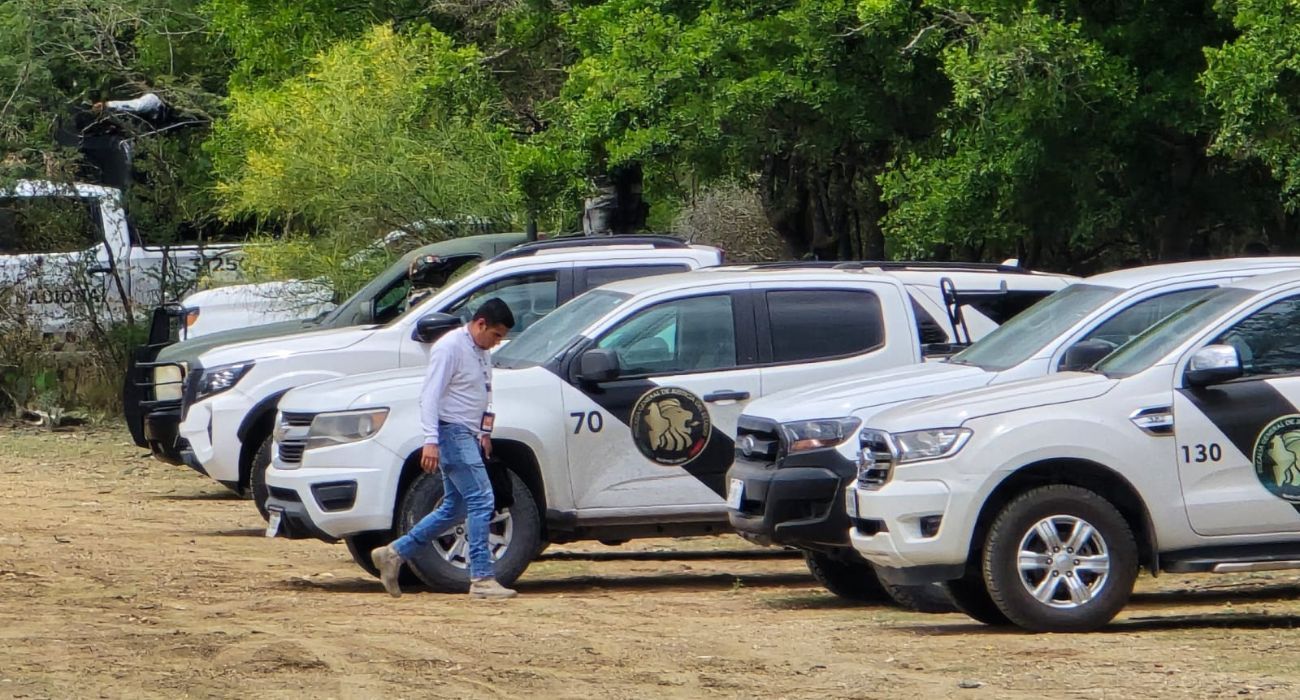 Un amplio operativo en la presa La Estrella, Linares, incluye personal pericial y binomios caninos para localizar personas desaparecidas.