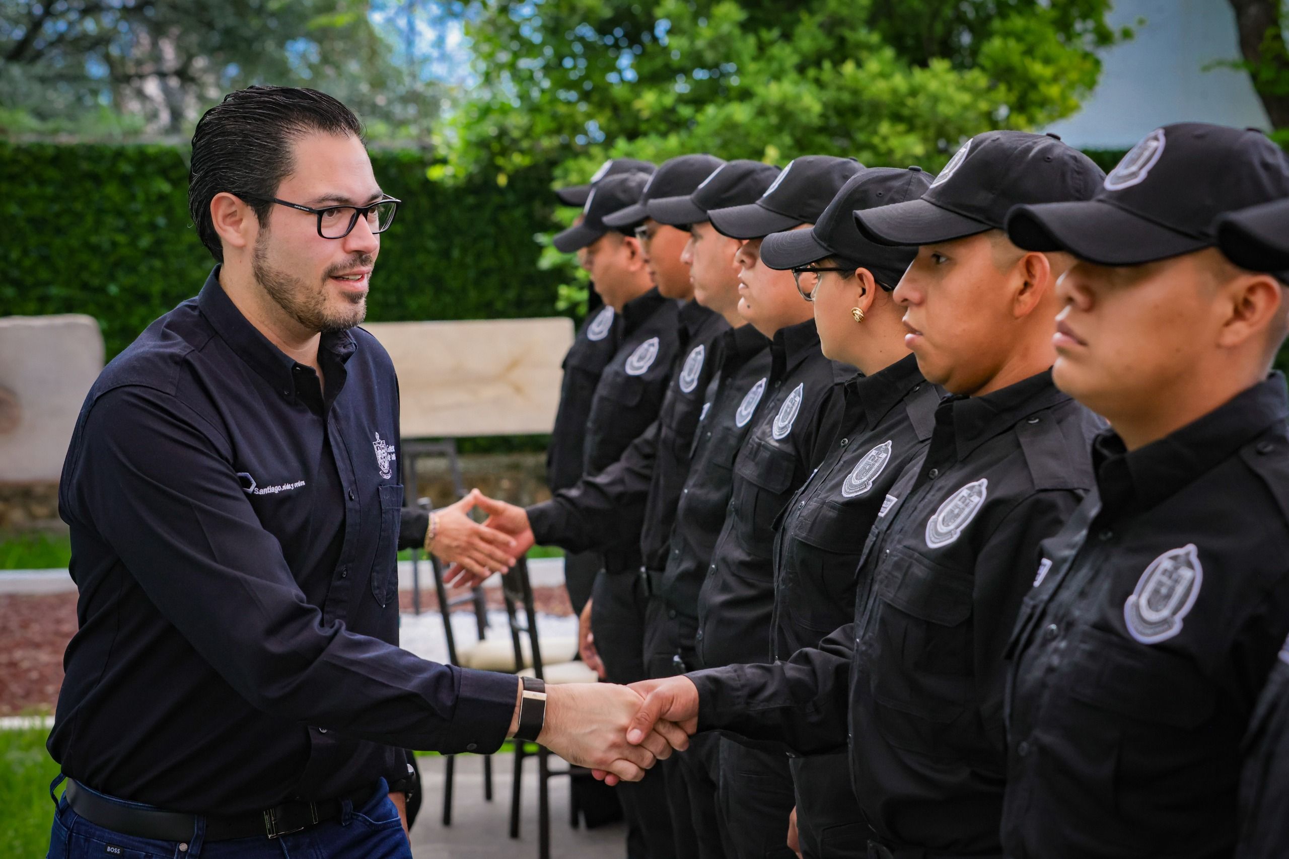 La Policía de Santiago incorpora a diez nuevos elementos tras recibir su formación, destacando la importancia de su labor.