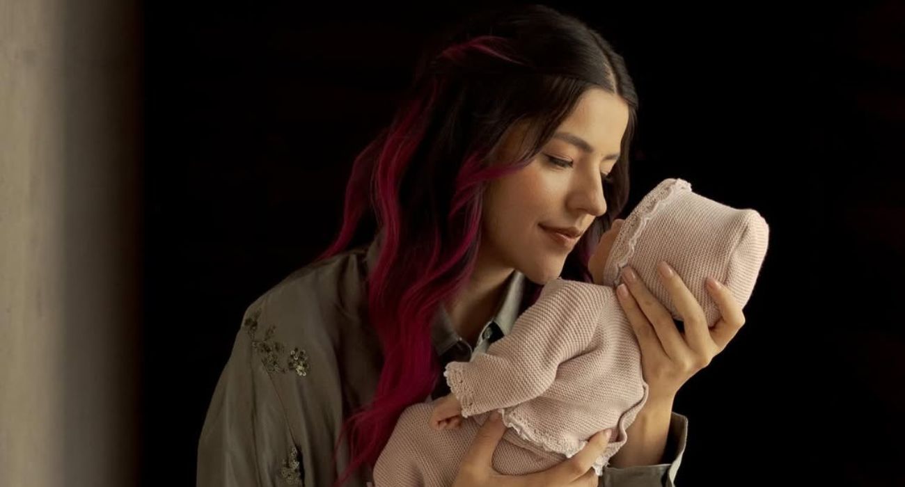 Lesslie Polinesia expresa su enojo tras la difusión no autorizada de la imagen de su hija, Alquimia, evitando el foco público.