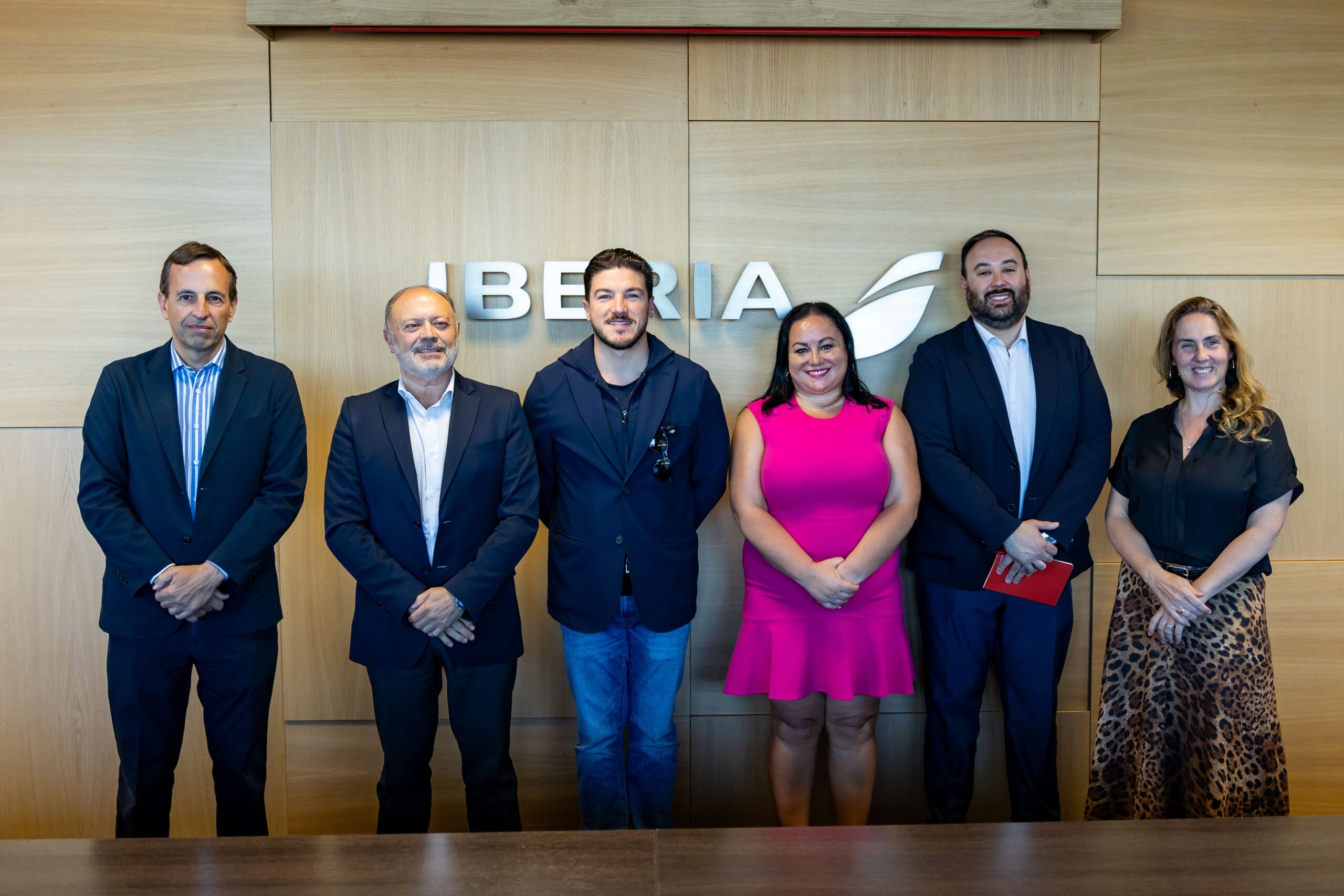 Descubre la nueva conexión aérea que une Monterrey con Madrid, inaugurando vuelos desde el 2 de junio.