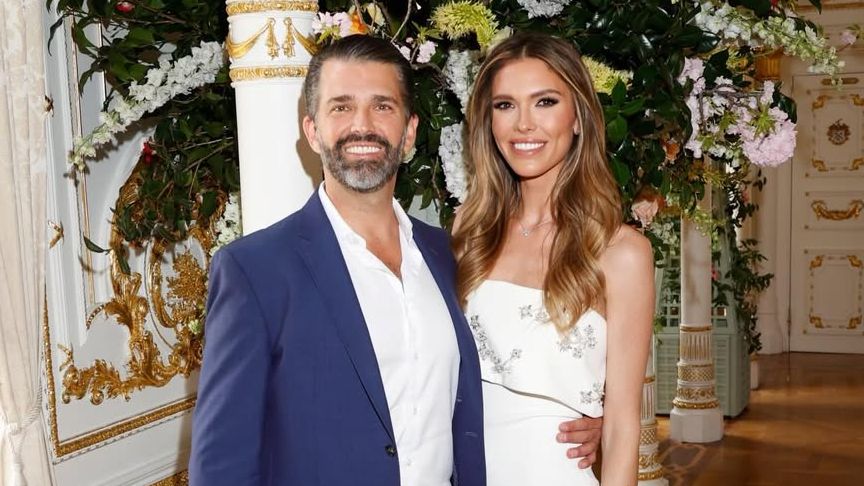 La reciente boda de Donald Trump Jr. con Bettina Anderson ha capturado la atención mediática, uniendo amor y celebridad en las Bahamas.
